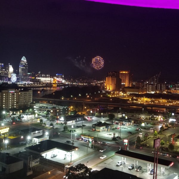 Foto scattata a Radisson Hotel Cincinnati Riverfront da Darla il 9/21/2019