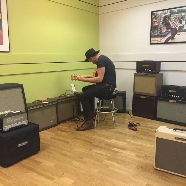 Rainbow Guitars - Music Store in Tucson