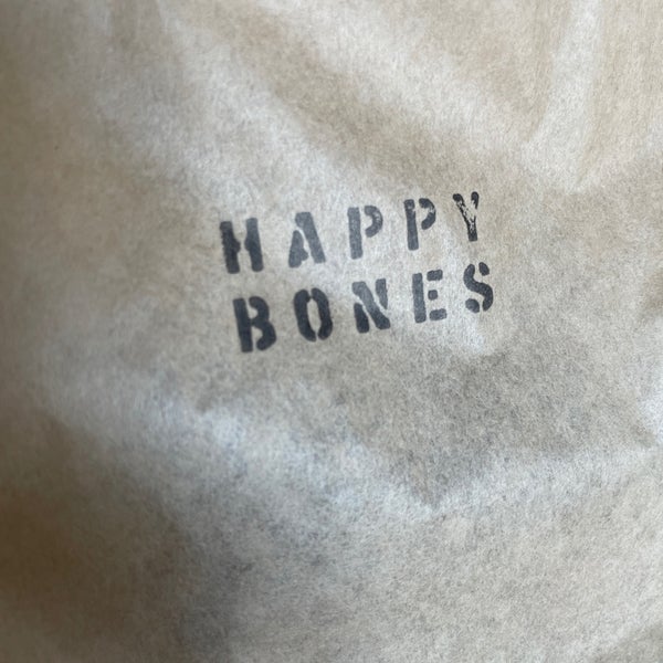 Foto scattata a Happy Bones da Ash P. il 6/28/2021