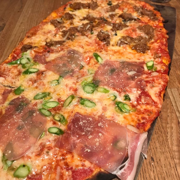 1/5/2019 tarihinde MJ C.ziyaretçi tarafından Waldy’s Wood Fired Pizza &amp; Penne'de çekilen fotoğraf