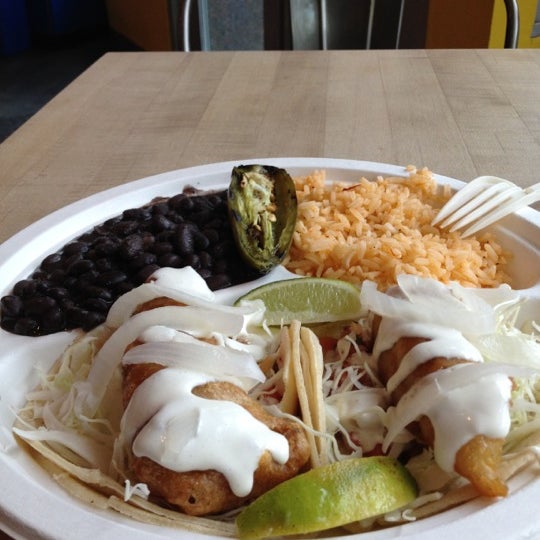 10/19/2012 tarihinde Luis M A.ziyaretçi tarafından Dorado Tacos &amp; Cemitas'de çekilen fotoğraf