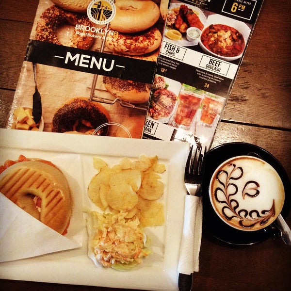 9/16/2015にSai-YewがBROOKLYNB Bagel Bakery &amp; Cafeで撮った写真