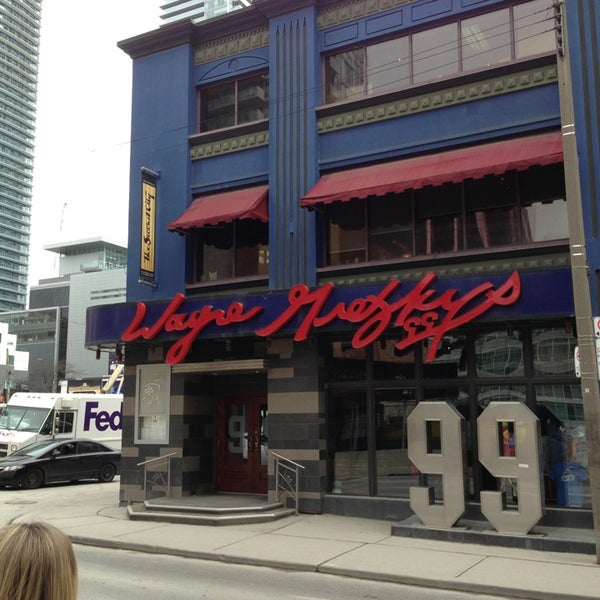 Photo taken at Wayne Gretzky&#39;s Toronto by Mark H. on 3/28/2013