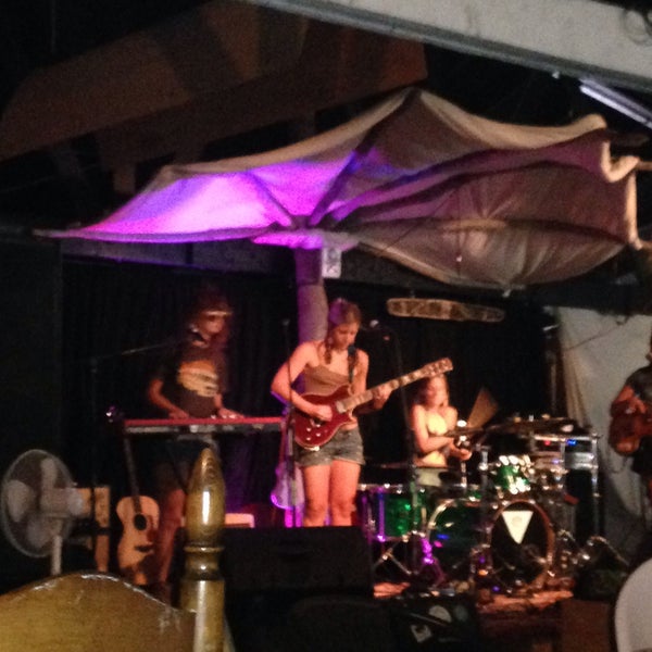 Sak noel loca people актриса. Sak noel loca people актриса. Лока пипл. Andy mc dowells. Loca people фото группы.