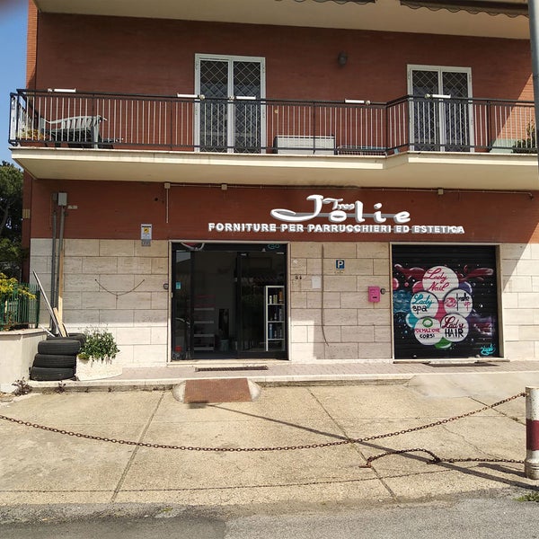 Foto tirada no(a) Tres Jolie Parrucchiere Estetica por Tres Jolie F. em 5/15/2018