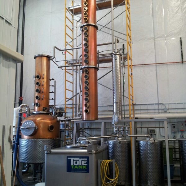 2/23/2013에 Amber O.님이 45th Parallel Distillery에서 찍은 사진