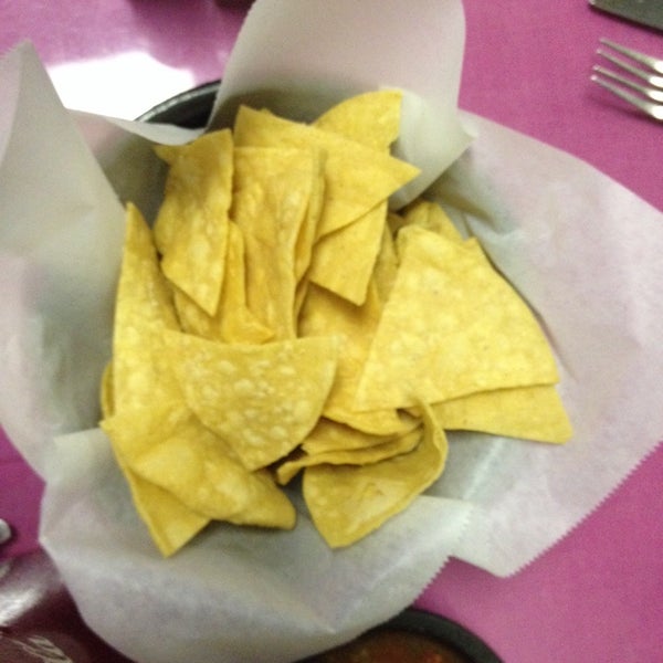 Foto tirada no(a) Mangos Mexican Café por Rachel em 12/11/2013