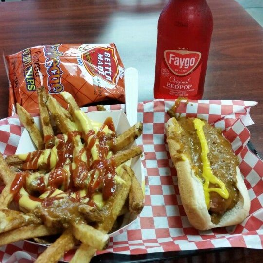 Photo taken at Detroit Coney Grill by Arthur Y. on 8/9/2014