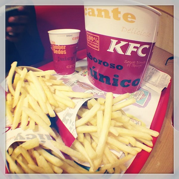2/23/2013 tarihinde Patrick F.ziyaretçi tarafından KFC'de çekilen fotoğraf