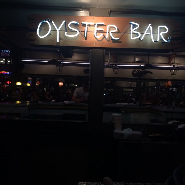 Foto diambil di Le Bayou Restaurant oleh billy o. pada 9/18/2015