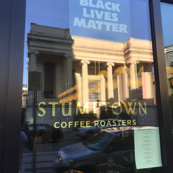 รูปภาพถ่ายที่ Stumptown Coffee Roasters โดย billy o. เมื่อ 8/22/2020