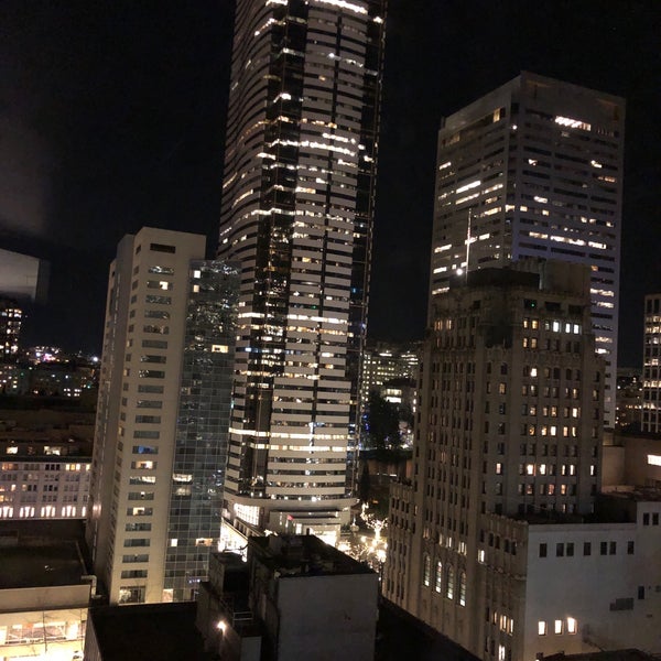 รูปภาพถ่ายที่ Hilton Motif Seattle โดย Jono K. เมื่อ 1/30/2019