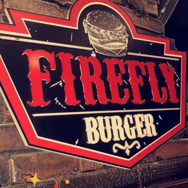 Foto tomada en Firefly Burger  por Mohammed A. el 8/8/2018