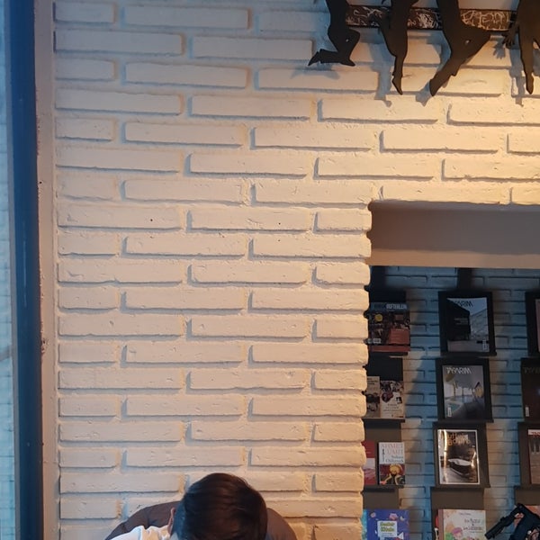 11/25/2018にBurcu D.がTasarım Bookshop Cafeで撮った写真