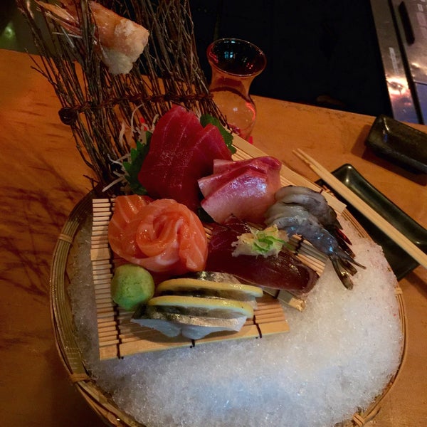 6/23/2015 tarihinde Carl Q.ziyaretçi tarafından Blowfish Sushi to Die For'de çekilen fotoğraf