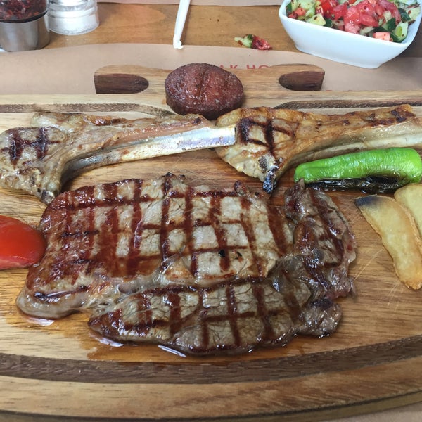 Снимок сделан в Şehir Kasabı &amp; Steak House пользователем Can K. 9/23/2016