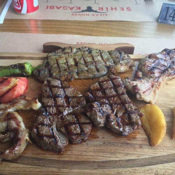 Foto tomada en Şehir Kasabı &amp; Steak House  por Can K. el 9/24/2016