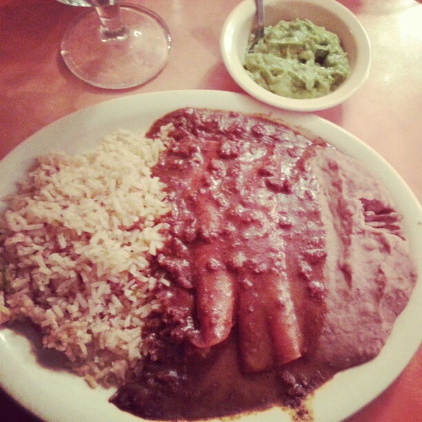 รูปภาพถ่ายที่ Don Pedro Mexican Restaurant โดย Heather D. เมื่อ 2/5/2013
