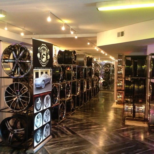 Arandas Tire Repair & Rims Noble Square 1517 N Ashland Ave