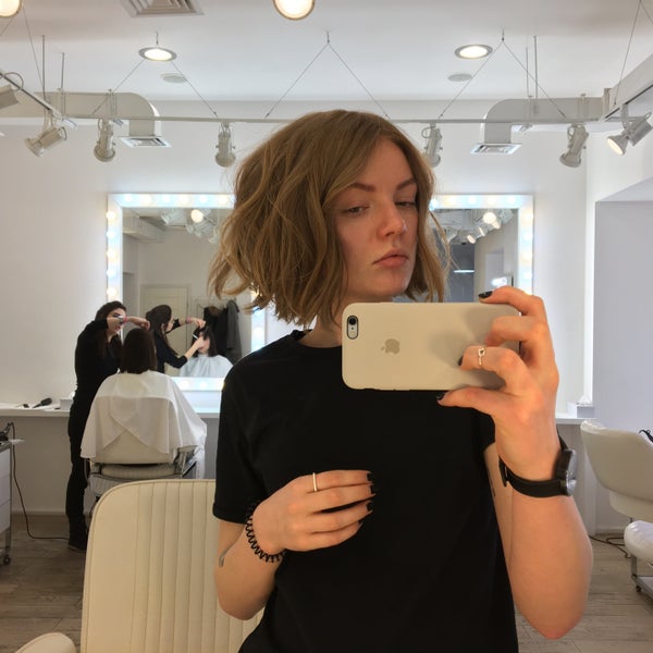 2/22/2017にLena S.がhaze hairdressing barで撮った写真