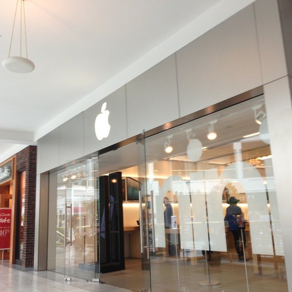 Photos at Apple Green Hills Electronics Store in Nashville