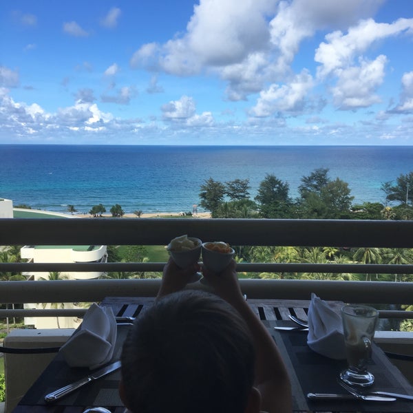 10/17/2018 tarihinde Irisziyaretçi tarafından Panorama Lounge @ Hilton Phuket'de çekilen fotoğraf