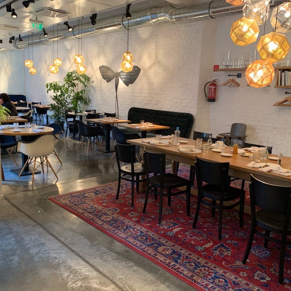 รูปภาพถ่ายที่ Tiszavirág Bar &amp; Restaurant โดย joss b. เมื่อ 1/15/2019