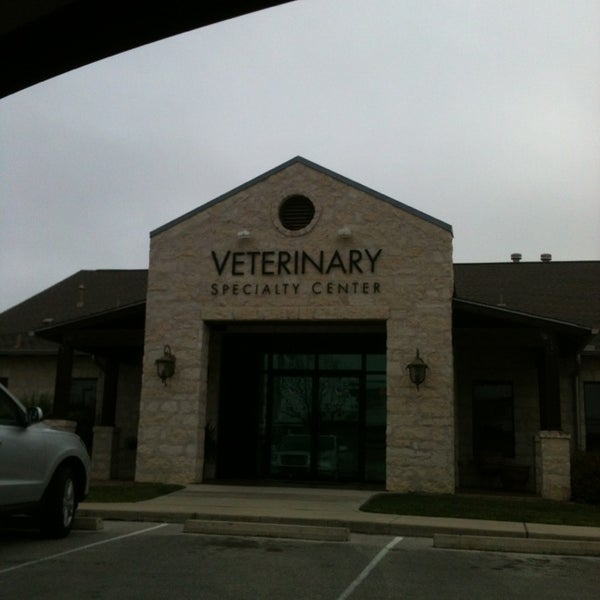 Photo taken at Heart of Texas Veterinary Specialty Center by Gracie D. on 4/1/2013