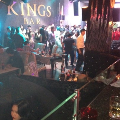 Das Foto wurde bei KINGS Bar von Fatih O. am 9/14/2012 aufgenommen