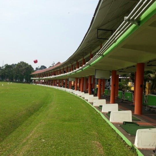 Photo taken at Senayan Golf Driving Range by Andrie W. on 12/9/2012