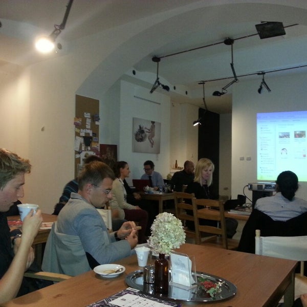รูปภาพถ่ายที่ Hanza Café โดย Maciej M. เมื่อ 10/17/2013