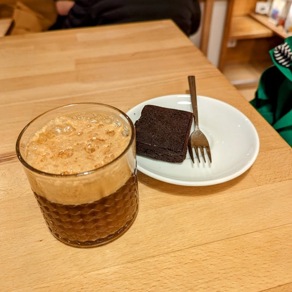 Снимок сделан в Madal Cafe - Espresso &amp; Brew Bar пользователем Danis 10/8/2022