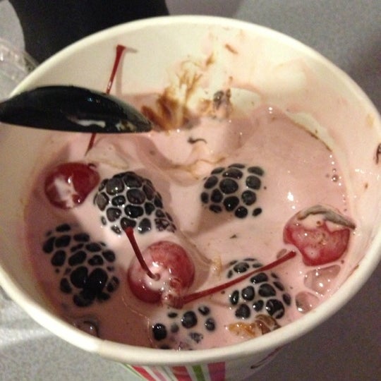 Photo taken at Sweet CeCe&#39;s Frozen Yogurt and Treats by Anna C. on 12/5/2012