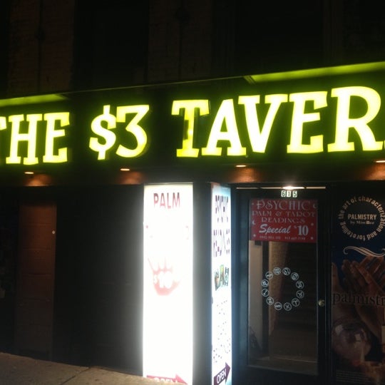 Foto tirada no(a) The $3 Tavern por Gus em 12/31/2012