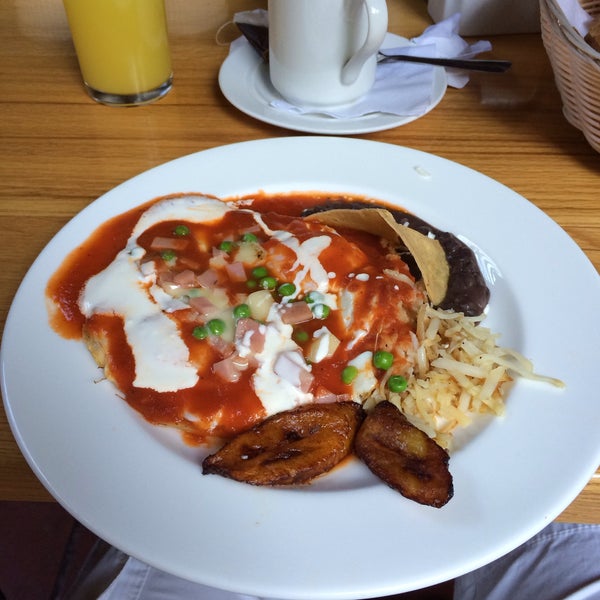 I love their breakfasts! Try eggs motulenos - fried eggs on nachos in super tasty tomato salsa. Respect for their marinated habaneros side!