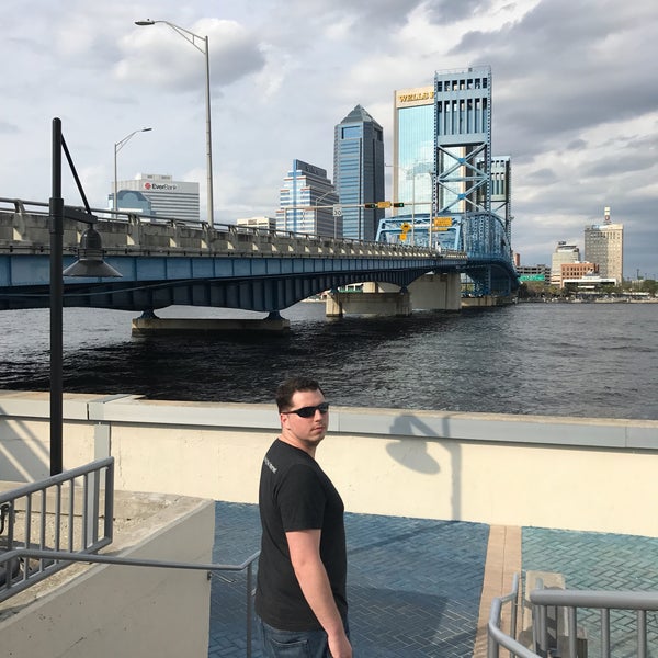 1/21/2017 tarihinde Stephanie A.ziyaretçi tarafından The Jacksonville Landing'de çekilen fotoğraf