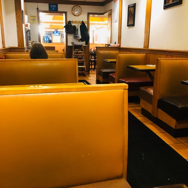 รูปภาพถ่ายที่ Scotty&#39;s Diner โดย Edgar B. เมื่อ 7/24/2019