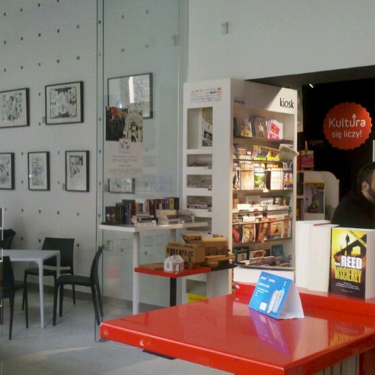 Foto diambil di MiTo art café books oleh Olenka L. pada 9/25/2013