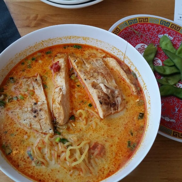 2/22/2015 tarihinde James T.ziyaretçi tarafından Foo Dog: Asian Street Food'de çekilen fotoğraf