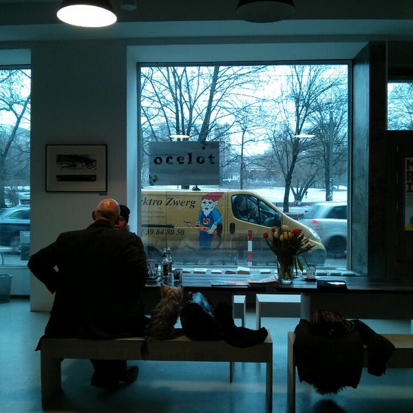 Das Foto wurde bei ocelot, not just another bookstore von Inli am 2/25/2013 aufgenommen
