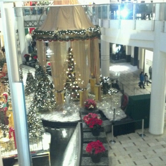 Снимок сделан в Tri-County Mall пользователем Sharon S. 12/29/2012