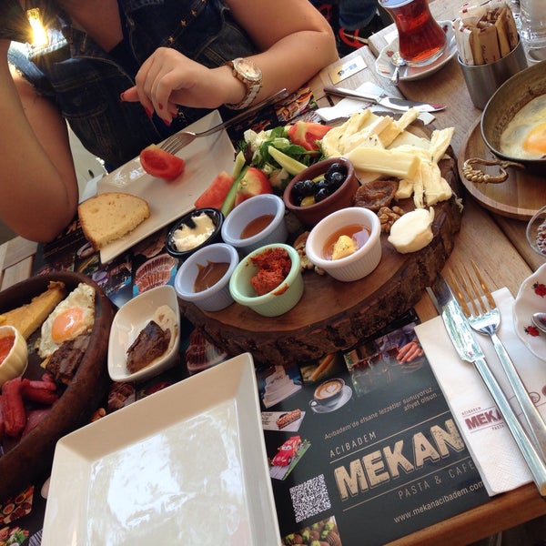 Photo taken at Mekan Acıbadem by Nazlı P. on 6/13/2015