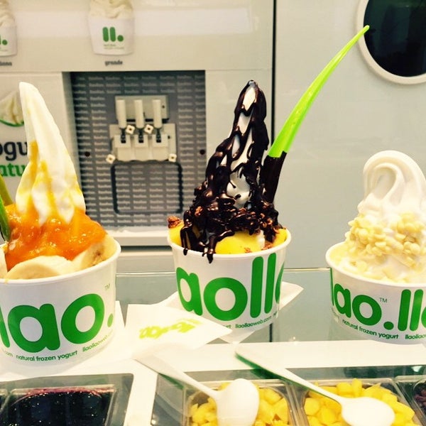 Photo taken at Llaollao by Miriam A. on 4/22/2015