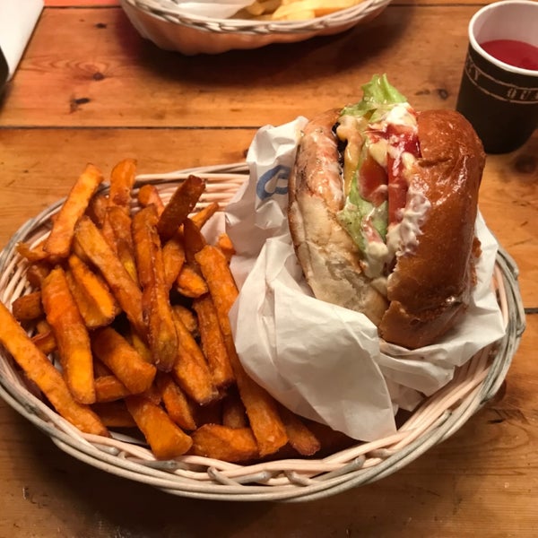 Amazing burger with sweet potatoes fries 😍