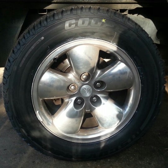 Gerald's Tires and Brakes North Charleston'da Araç Tamir Atölyesi