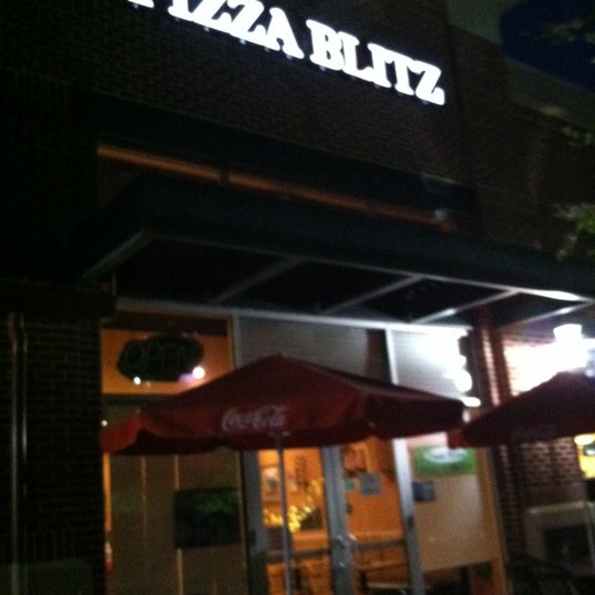 Das Foto wurde bei Pizza Blitz von Paul R. am 10/4/2012 aufgenommen