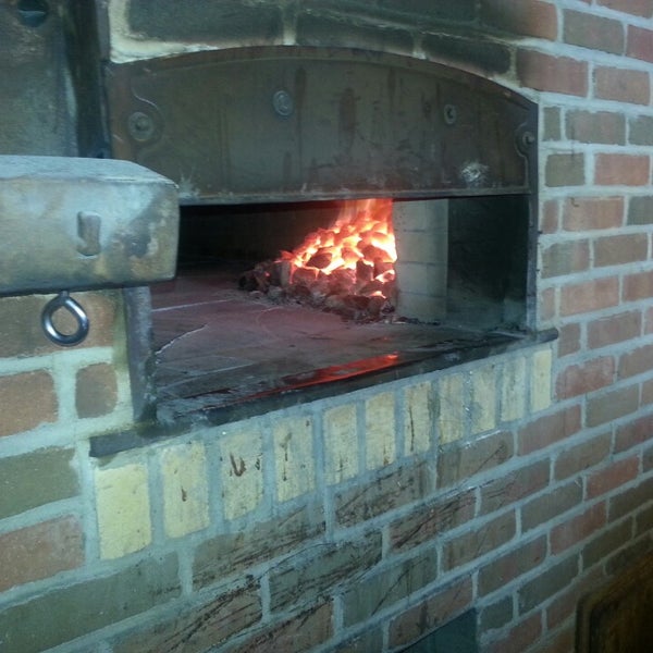 Das Foto wurde bei Grimaldi&#39;s Coal Brick-Oven Pizza von Gary P. am 6/27/2013 aufgenommen