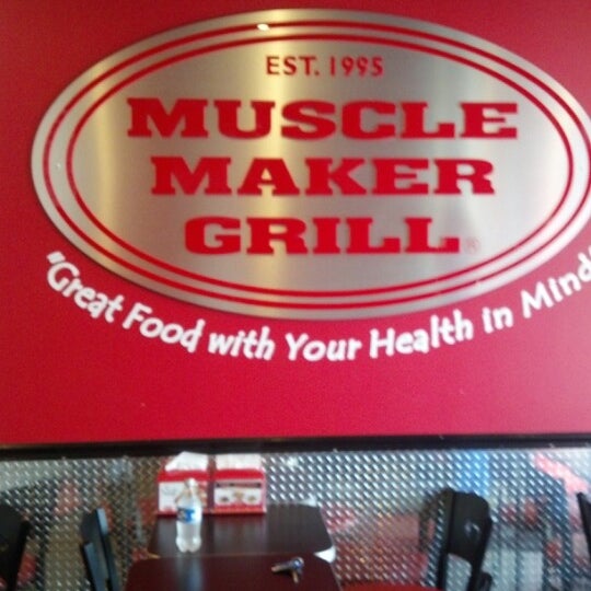 9/27/2012 tarihinde reggie d.ziyaretçi tarafından Muscle Maker Grill'de çekilen fotoğraf