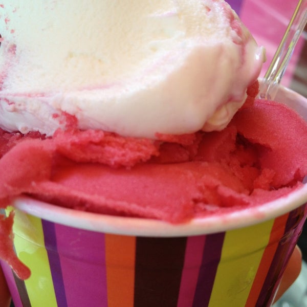 Das Foto wurde bei Fresco ice-cream van von Ariadna am 7/22/2013 aufgenommen