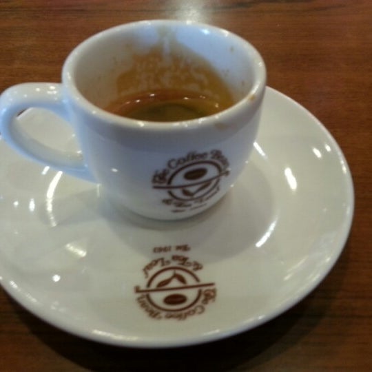 Foto tirada no(a) The Coffee Bean &amp; Tea Leaf por Tommy S. em 12/19/2012